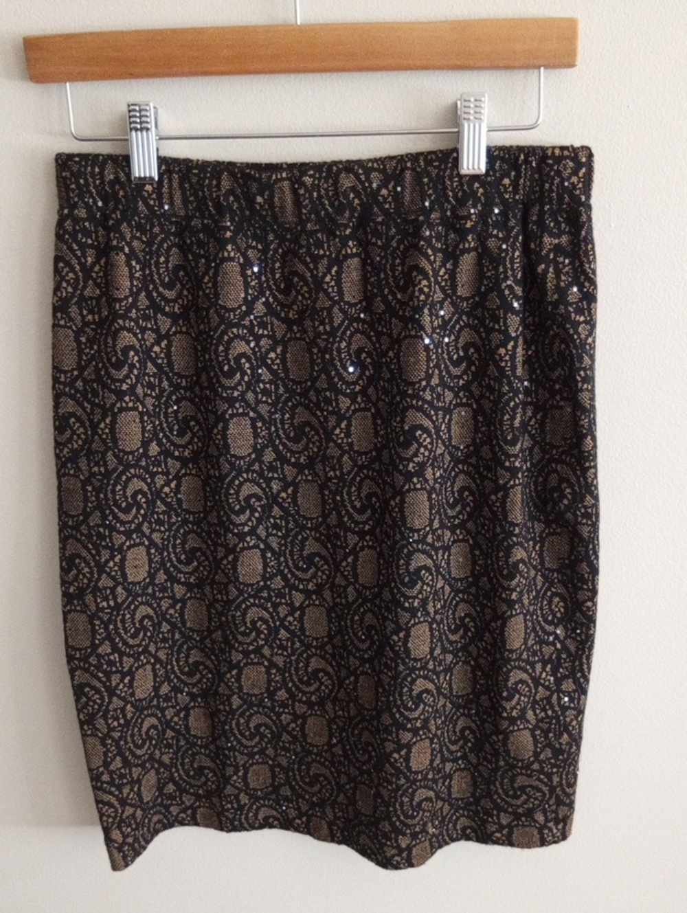 St. John Black and Gold Brocade Pencil Skirt Size 6
